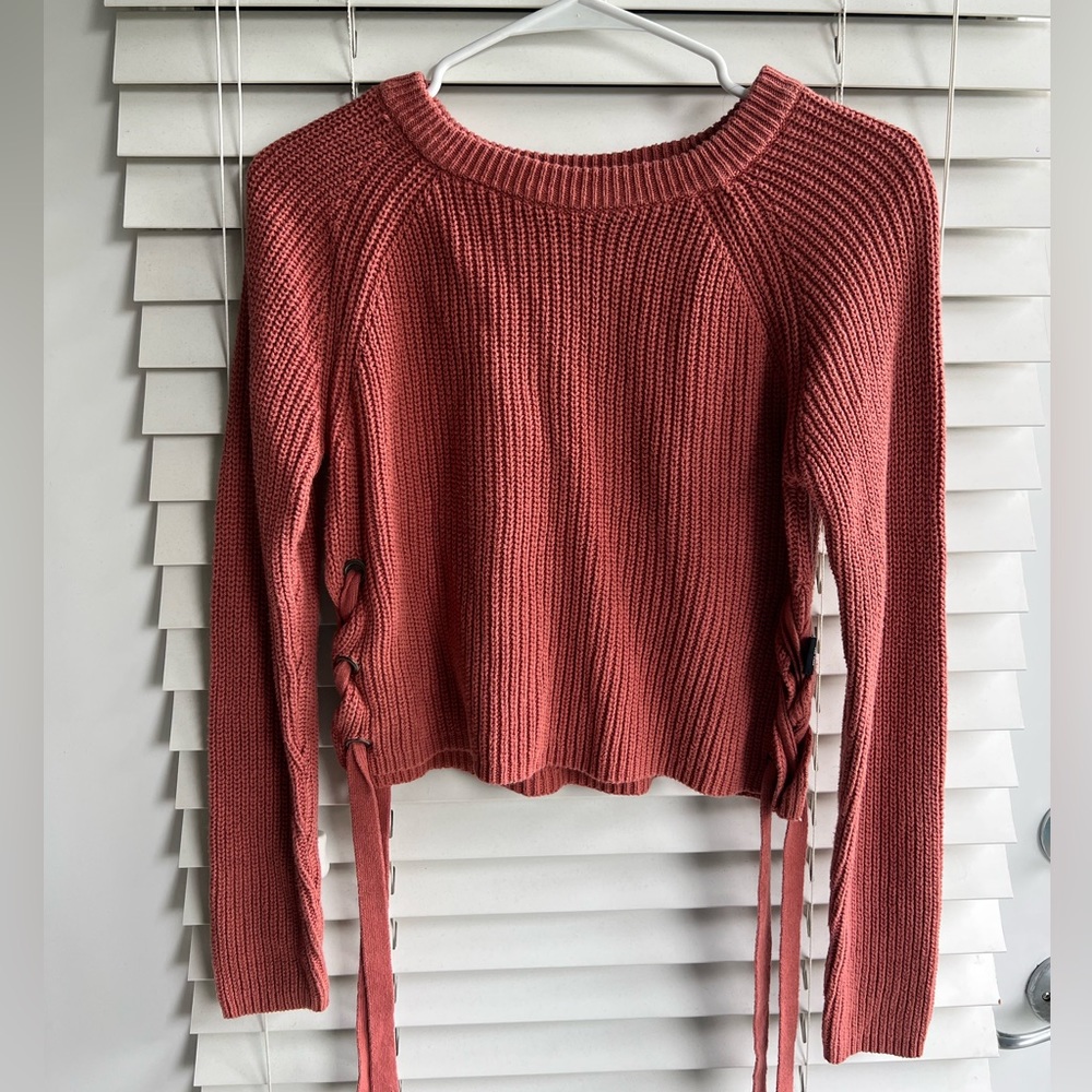 NWT Moon & Madison Womens Long Sleeve Crop Sweater Side Laced Tie Mauve